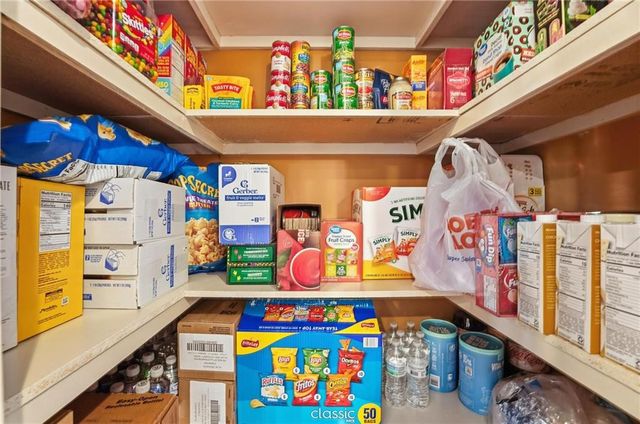 9407 N Laurel Avenue, Kansas City, MO 64157