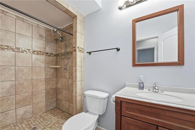 9407 N Laurel Avenue, Kansas City, MO 64157