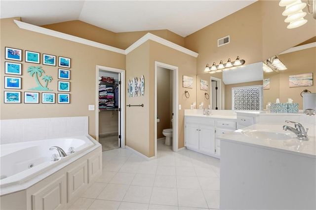 9407 N Laurel Avenue, Kansas City, MO 64157