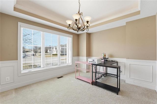 9407 N Laurel Avenue, Kansas City, MO 64157