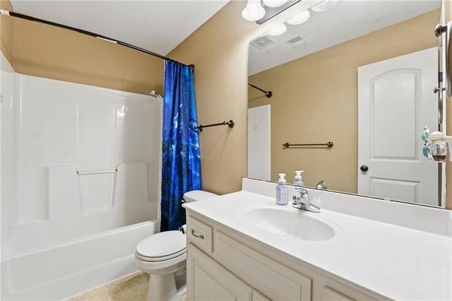 9407 N Laurel Avenue, Kansas City, MO 64157