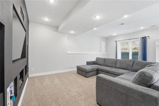 9407 N Laurel Avenue, Kansas City, MO 64157