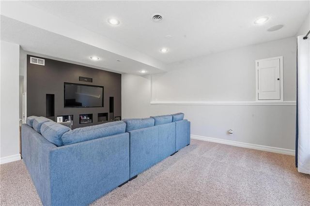 9407 N Laurel Avenue, Kansas City, MO 64157