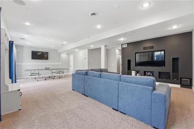 9407 N Laurel Avenue, Kansas City, MO 64157