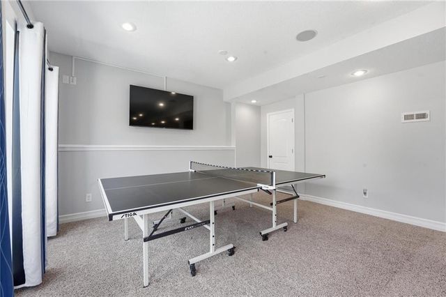 9407 N Laurel Avenue, Kansas City, MO 64157