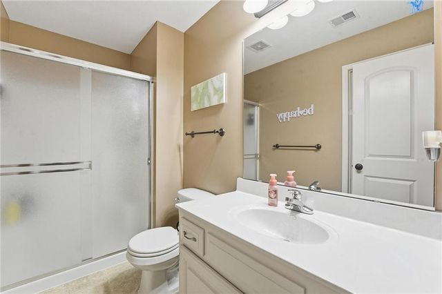 9407 N Laurel Avenue, Kansas City, MO 64157