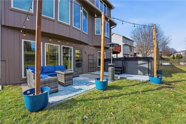 9407 N Laurel Avenue, Kansas City, MO 64157