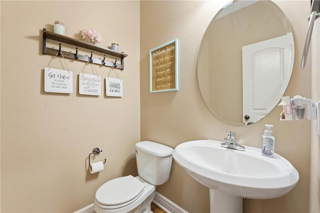 9407 N Laurel Avenue, Kansas City, MO 64157