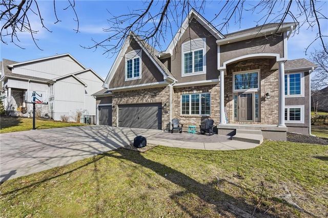 9407 N Laurel Avenue, Kansas City, MO 64157