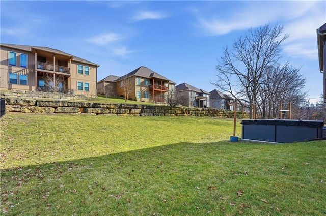 9407 N Laurel Avenue, Kansas City, MO 64157