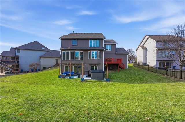 9407 N Laurel Avenue, Kansas City, MO 64157