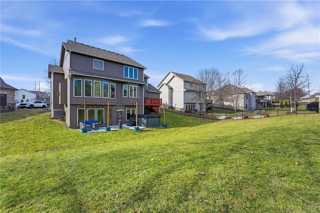 9407 N Laurel Avenue, Kansas City, MO 64157