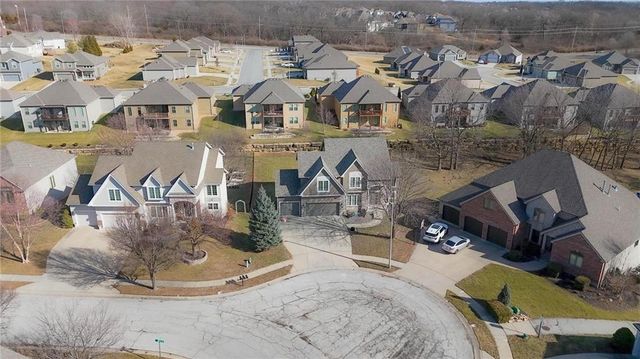 9407 N Laurel Avenue, Kansas City, MO 64157