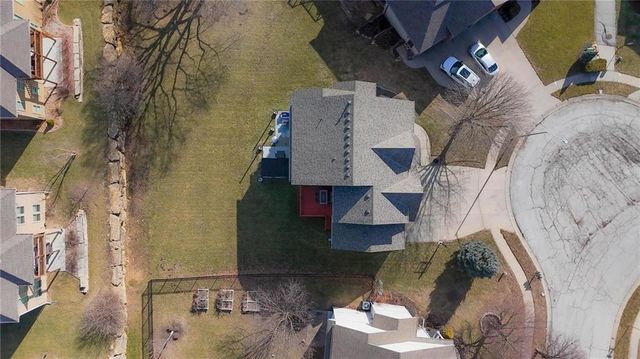 9407 N Laurel Avenue, Kansas City, MO 64157