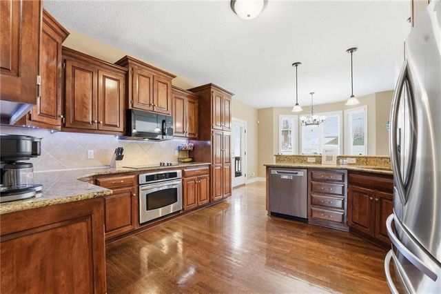 9407 N Laurel Avenue, Kansas City, MO 64157