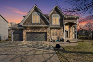 9407 N Laurel Avenue, Kansas City, MO 64157