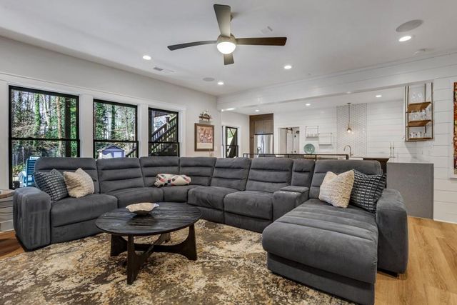 3183 Parkridge Crescent, Atlanta, GA 30341