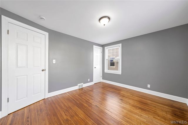 206 Wrexham Court North, Tonawanda, NY 14150