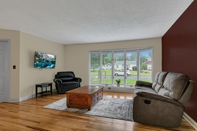 410 57th Place NE, Fridley, MN 55432