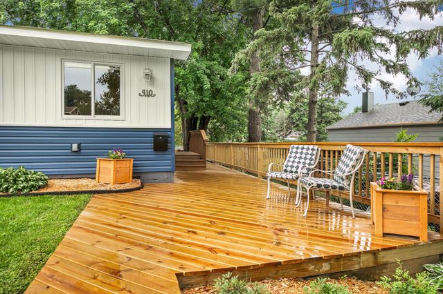 410 57th Place NE, Fridley, MN 55432