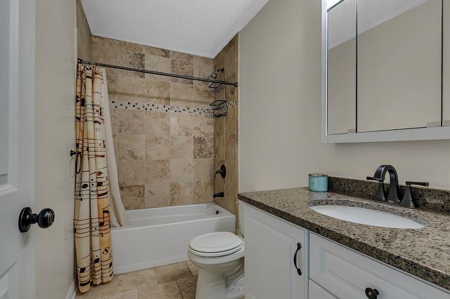 410 57th Place NE, Fridley, MN 55432