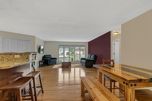 410 57th Place NE, Fridley, MN 55432