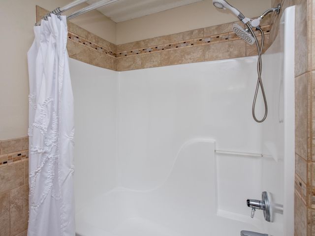 129 Hemlock Place, Vadnais Heights, MN 55127