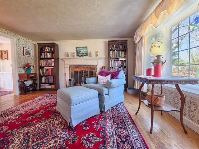 7 Linnell Ln, Yarmouth, MA 02675
