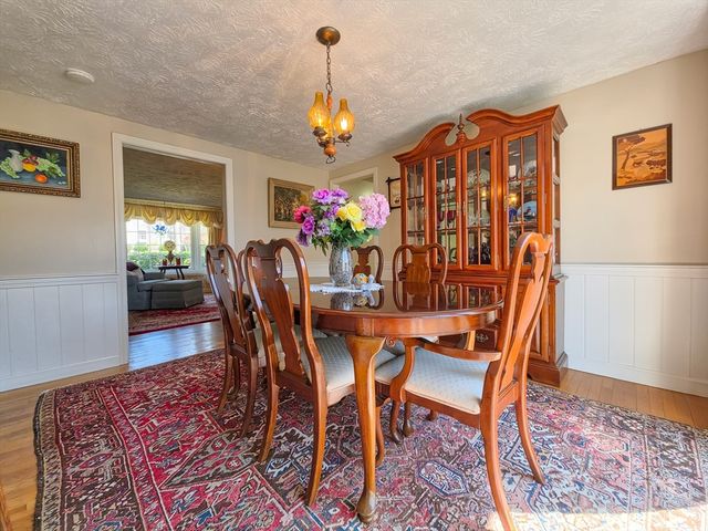 7 Linnell Ln, Yarmouth, MA 02675