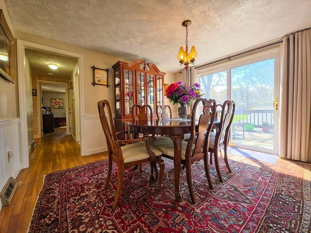 7 Linnell Ln, Yarmouth, MA 02675