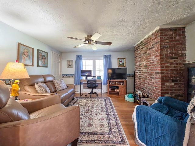 7 Linnell Ln, Yarmouth, MA 02675