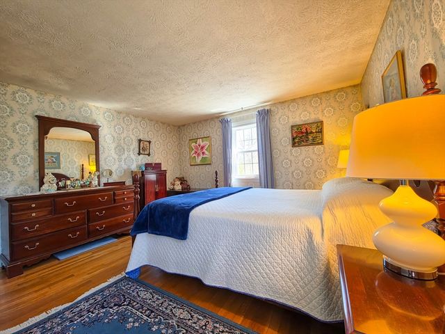 7 Linnell Ln, Yarmouth, MA 02675