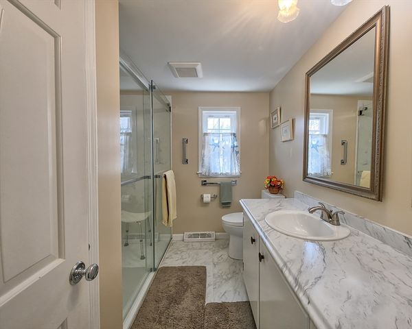 7 Linnell Ln, Yarmouth, MA 02675