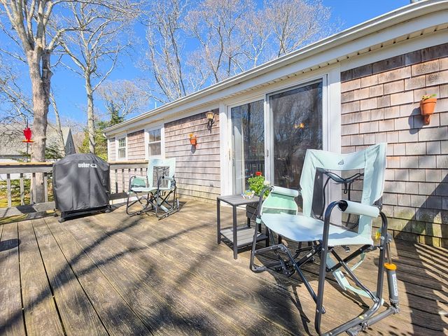 7 Linnell Ln, Yarmouth, MA 02675