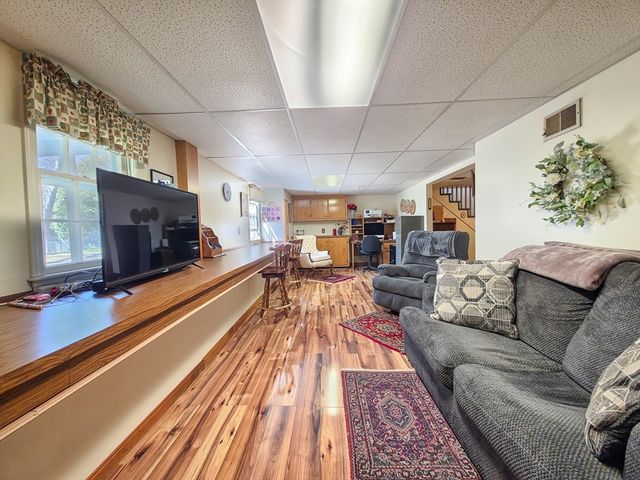 7 Linnell Ln, Yarmouth, MA 02675