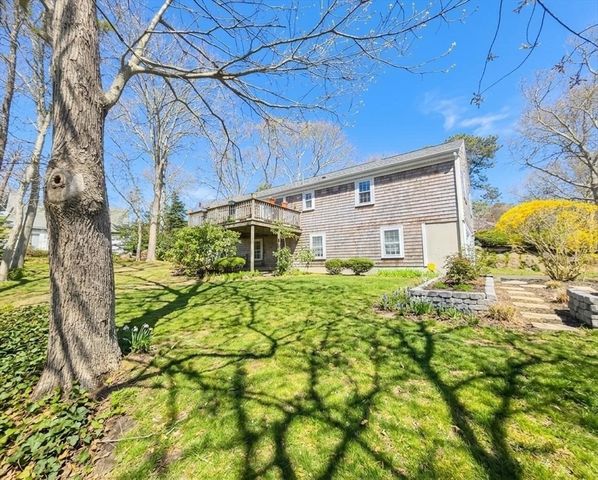 7 Linnell Ln, Yarmouth, MA 02675