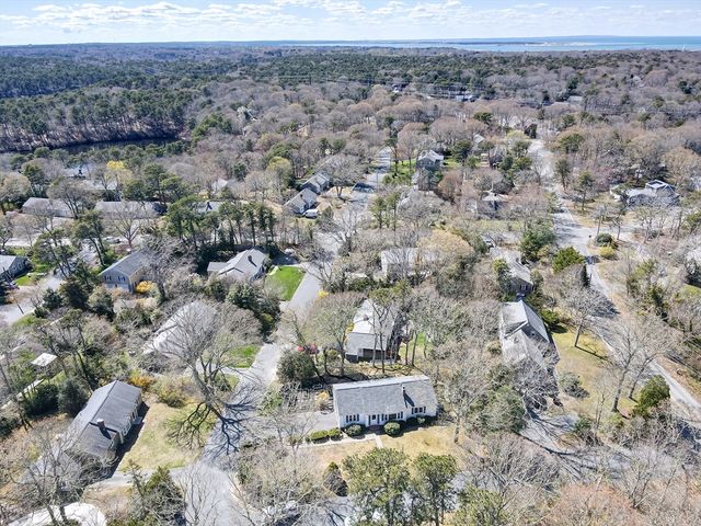 7 Linnell Ln, Yarmouth, MA 02675
