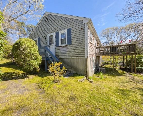 7 Linnell Ln, Yarmouth, MA 02675