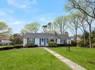 7 Linnell Ln, Yarmouth, MA 02675