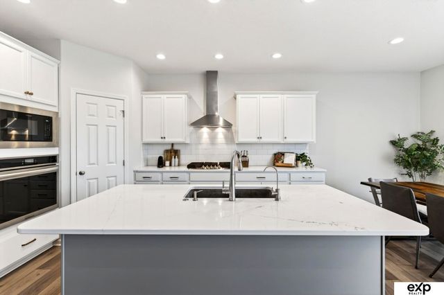 20882 Camelback Avenue, Gretna, NE 68028