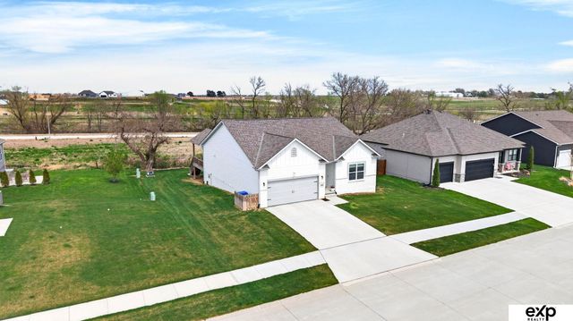 20882 Camelback Avenue, Gretna, NE 68028