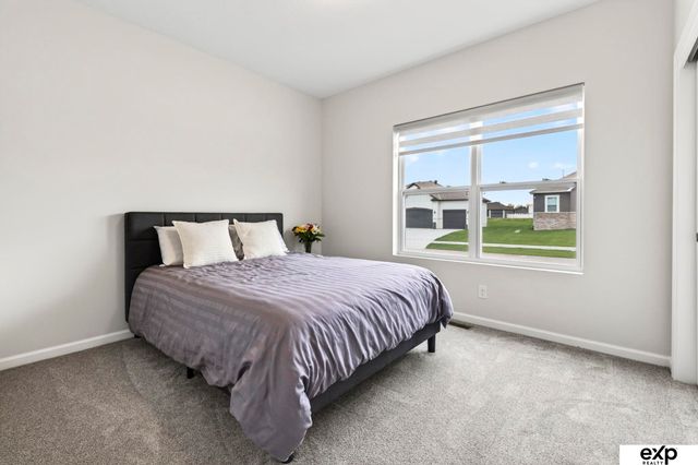 20882 Camelback Avenue, Gretna, NE 68028