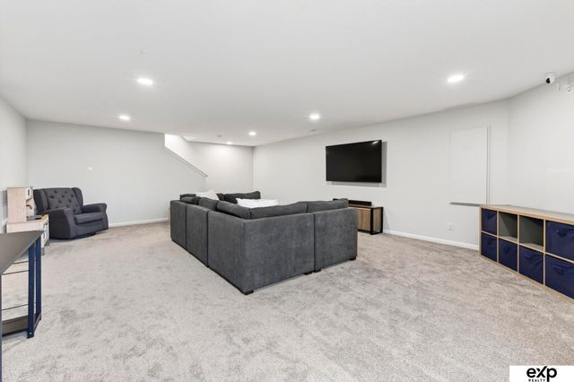 20882 Camelback Avenue, Gretna, NE 68028