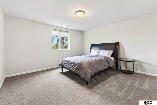 20882 Camelback Avenue, Gretna, NE 68028