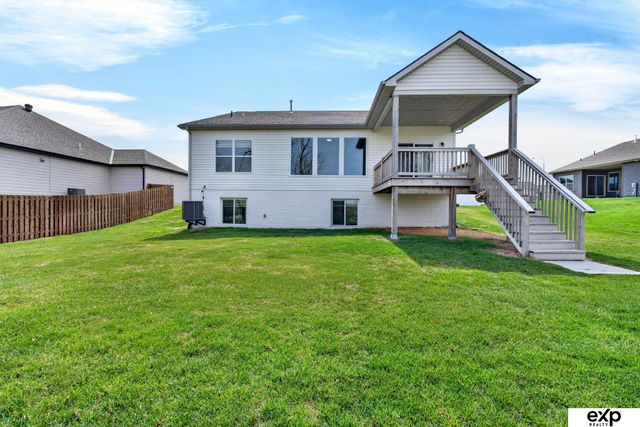 20882 Camelback Avenue, Gretna, NE 68028