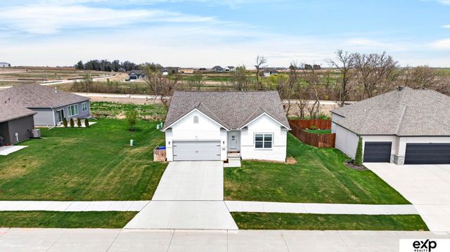 20882 Camelback Avenue, Gretna, NE 68028