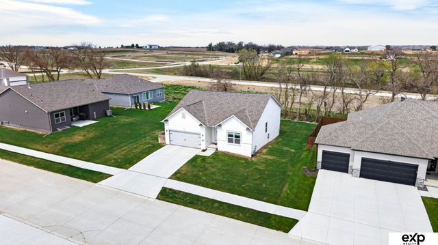 20882 Camelback Avenue, Gretna, NE 68028