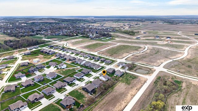 20882 Camelback Avenue, Gretna, NE 68028