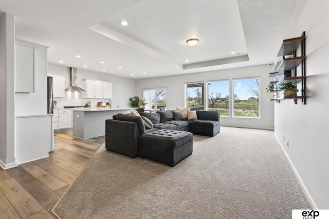 20882 Camelback Avenue, Gretna, NE 68028