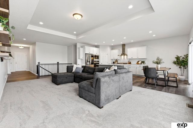 20882 Camelback Avenue, Gretna, NE 68028